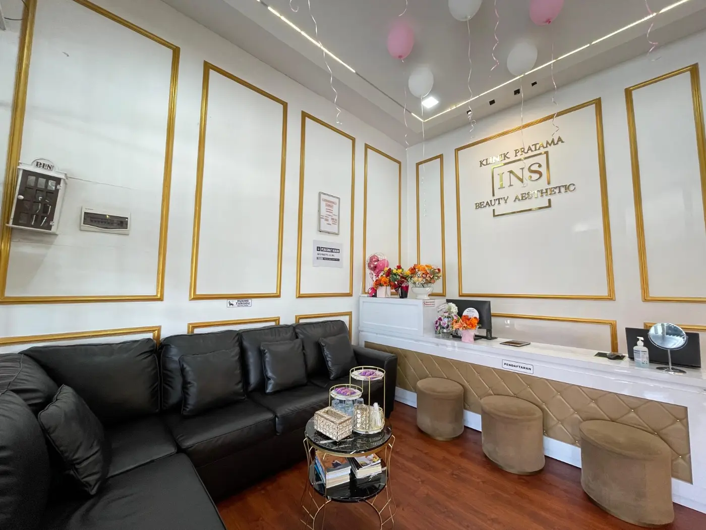 Ruang resepsionis INS Beauty Aesthetic