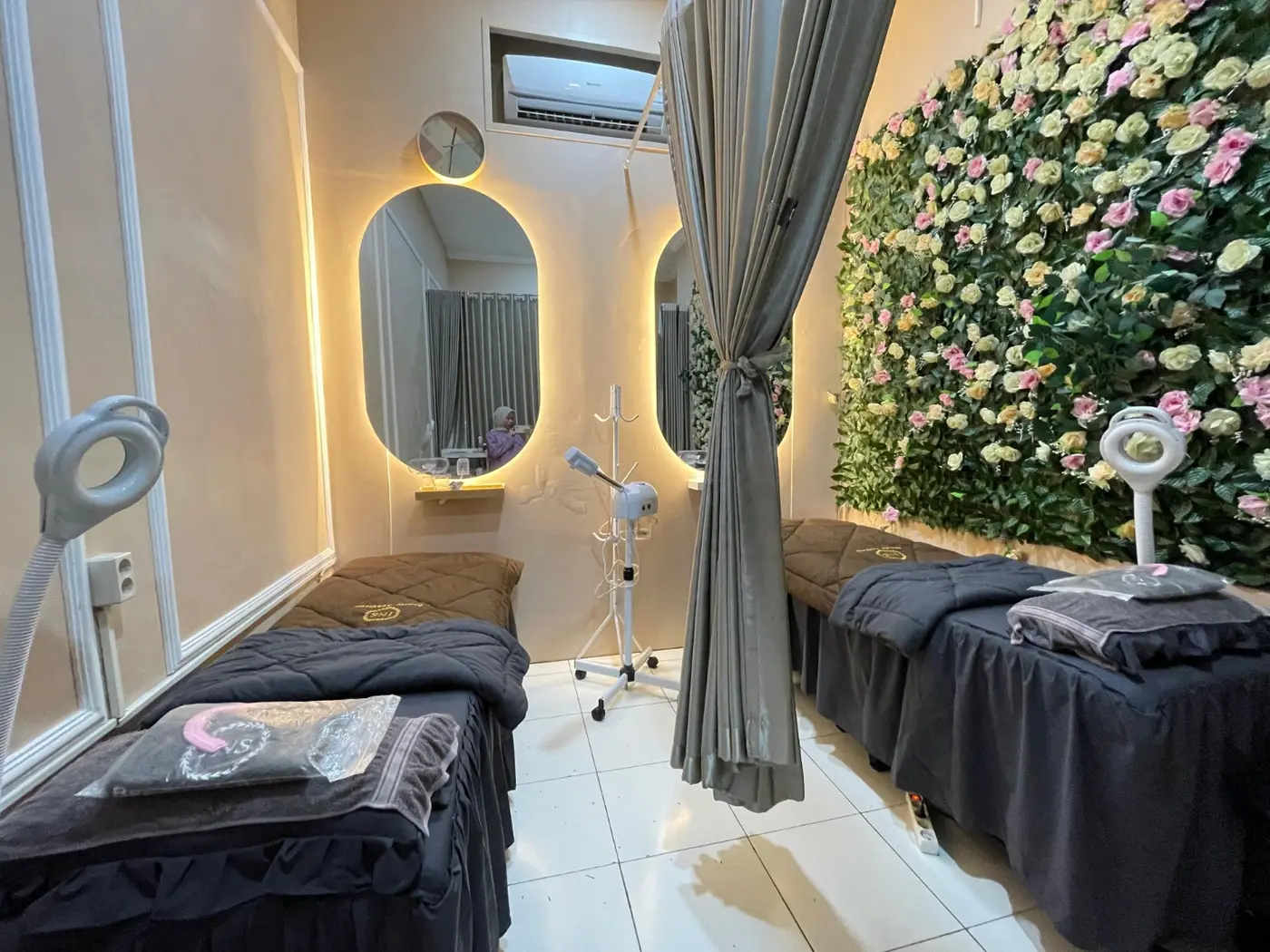 Fasilitas ruang treatment INS Beauty Aesthetic